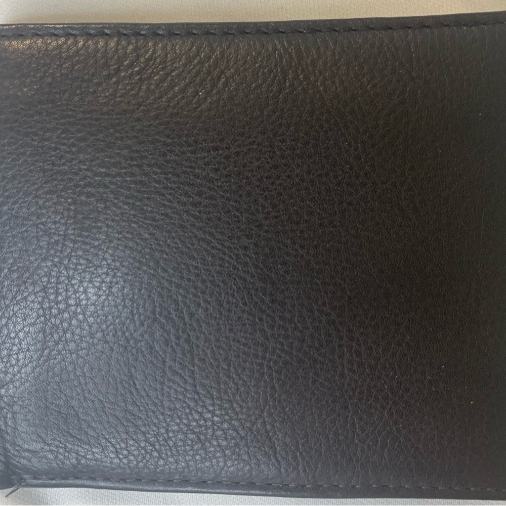 Bi-Fold Pebbled Leather
Black Mens Multi Slot Zip CC ID Brand New - Picture 3 of 9